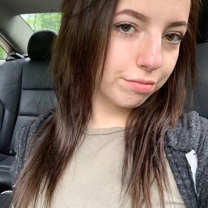 Meet your Posher, Chloe